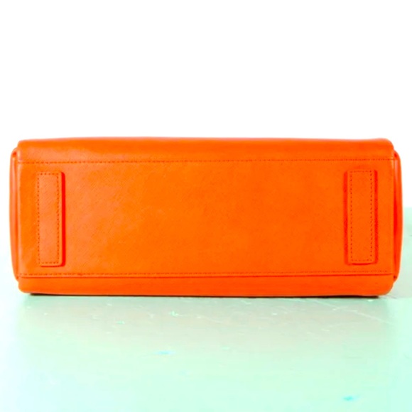 MCM Leather Cross Shoulder Bag Authentic + Dust Bag 🌹❤️🌹 - Picture 6 of 11